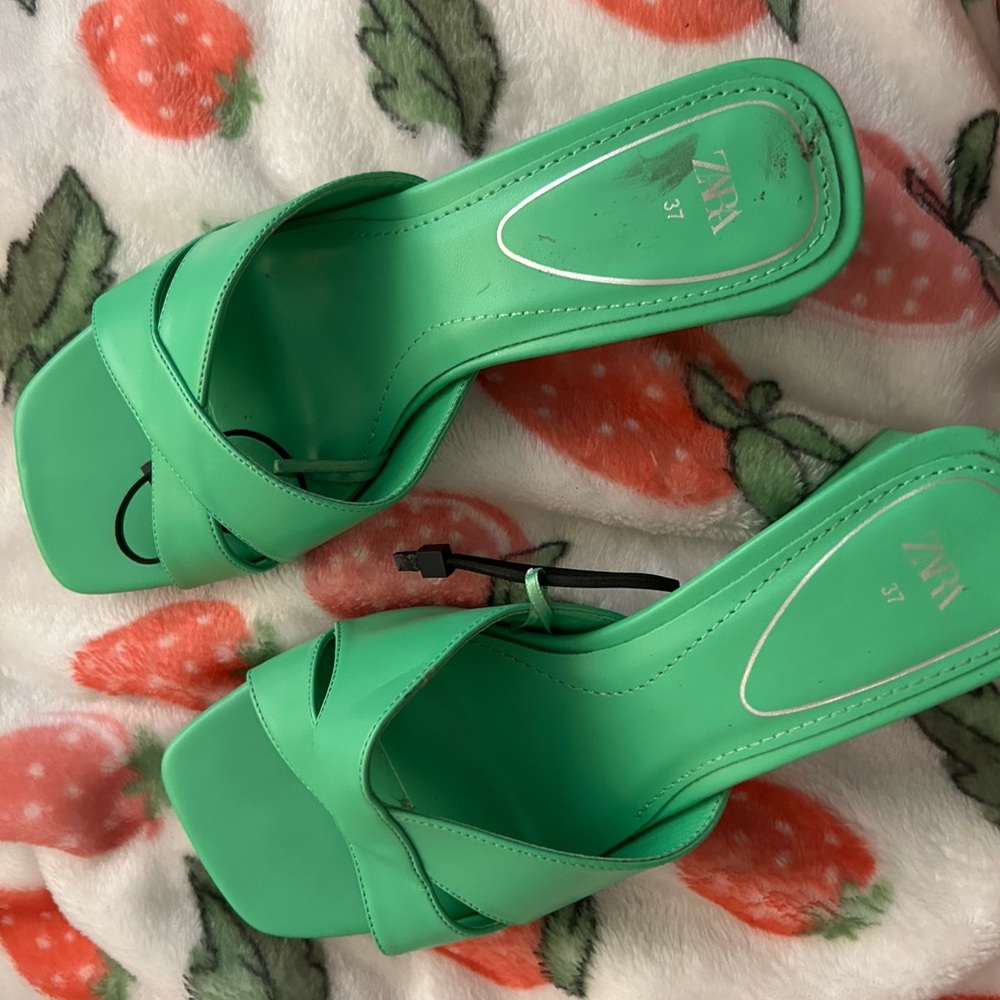 Green Zara heels size 37 or 6 women